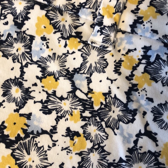 Old Navy Everyday Shorts - Picture 2 of 5